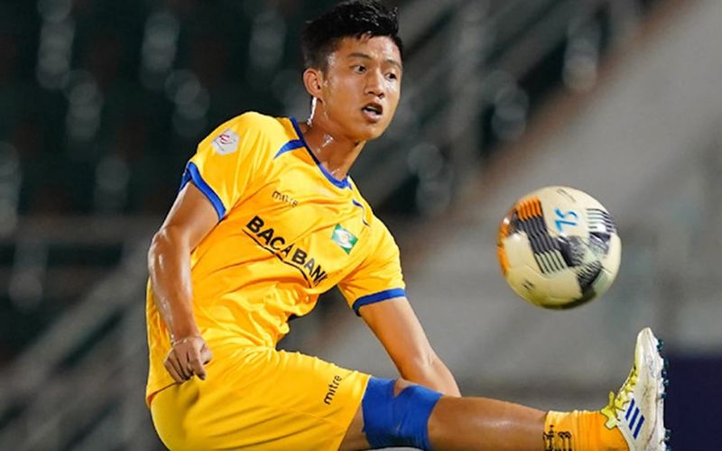 Cậu bé nghèo Phan Văn Đức chinh phục lò đào tạo SLNA