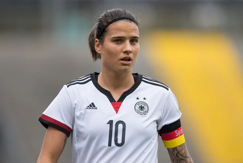 Chân dung Dzsenifer Marozsán với chiếc băng đội trưởng đầy bản lĩnh