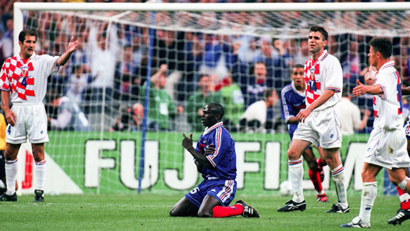 Khoảnh khắc ăn mừng sau bàn thắng lịch sử