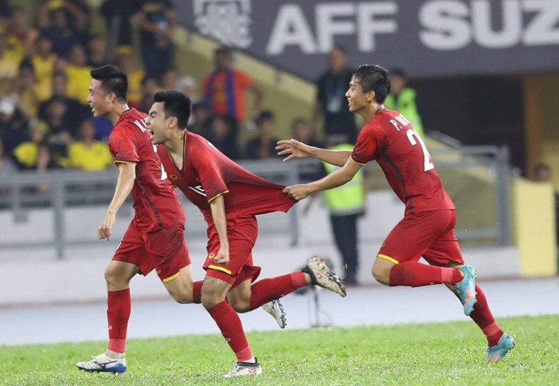 Khoảnh khắc ăn mừng trên sân cỏ của cầu thủ