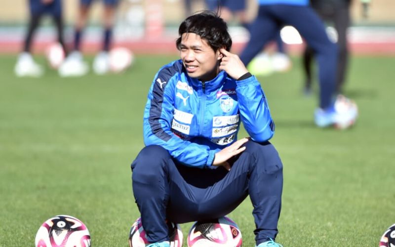 Ngôi sao trẻ kiên trì chinh phục sân cỏ quốc tế