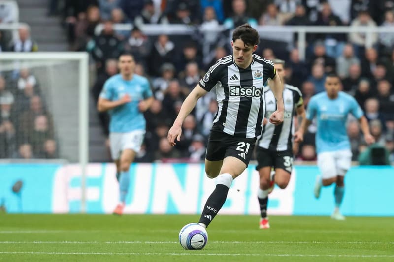 Tino Livramento gia nhập Southampton năm 2021