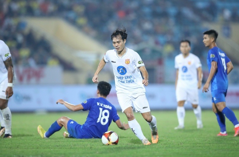 Văn Toàn trong màu áo của Thép Xanh Nam Định