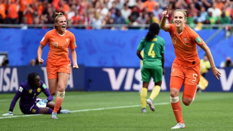 Vivianne Miedema thi đấu xuất sắc 