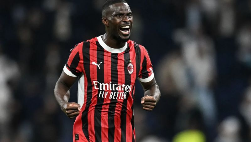 Trụ cột hàng thủ AC Milan 