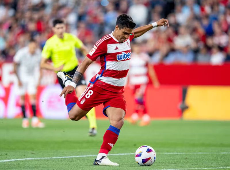 Khởi đầu sự nghiệp tại River Plate Montevideo