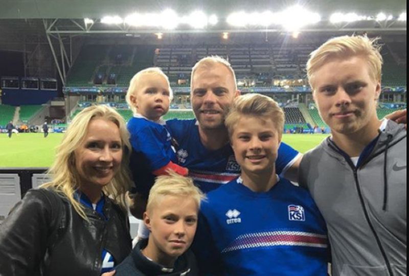 Mang dòng máu huyền thoại, tiếp nối di sản bóng đá Gudjohnsen