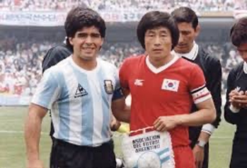 Park Chang-sun( bên phải) giữ vững vị trí thủ lĩnh ở nữhng năm tháng đỉnh cao sự nghiệp 