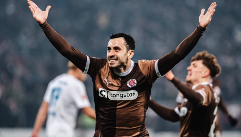 Phong cách thi đấu hiện đại, khả năng hỗ trợ tấn công và phòng ngự tốt là điểm mạnh của Saliakas