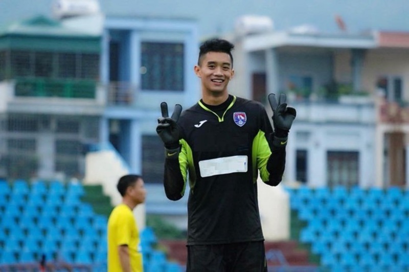 Thủ môn Minh Thành sở hữu tinh thần cầu tiến và thái độ thi đấu chuyên nghiệp 