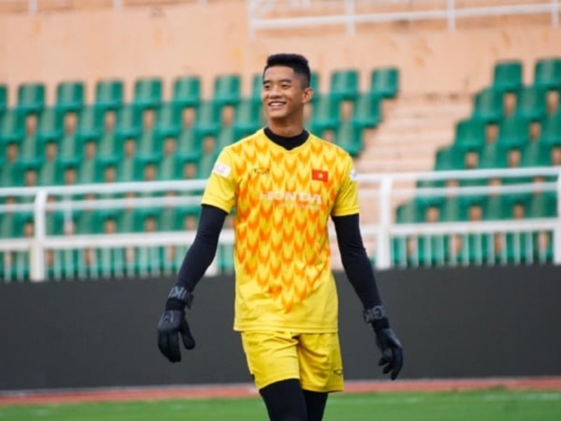 Thủ môn Phan Minh Thành được mệnh danh là thủ môn cao nhất Việt Nam 