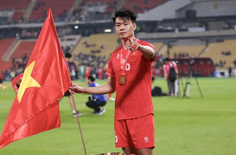 Với phong độ ổn định và tinh thần chuyên nghiệp, Nguyễn Thành Chung là niềm tin nơi hàng thủ ĐTQG