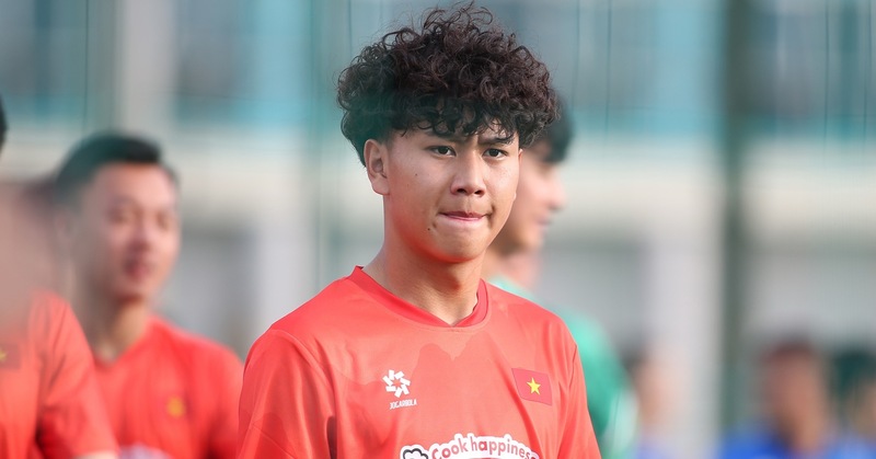 Anh đóng vai trò kết nối hàng công và hàng phòng ngự khi thi đấu