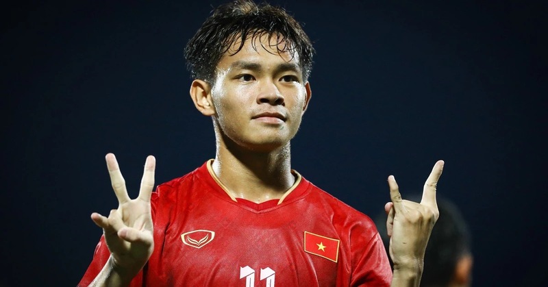 Anh là mẫu tiền đạo hiện đại 