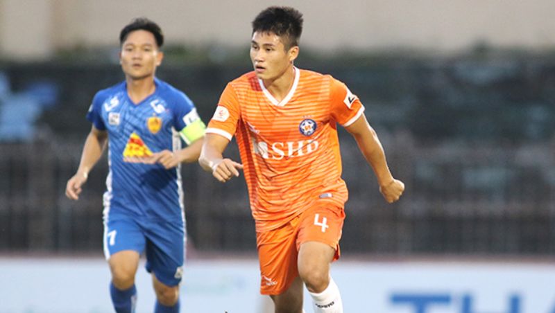 Bước ra từ lò đào tạo, vững vàng trên sân chuyên nghiệp