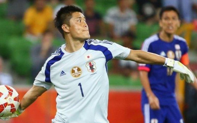 Eiji Kawashima luôn là nguồn động viên của hàng thủ Nhật Bản