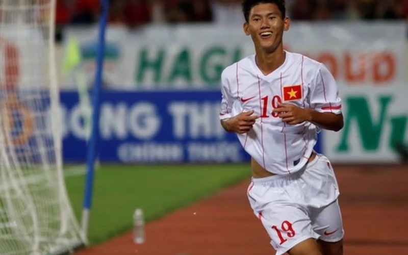 Lục Xuân Hưng có lối chơi tỉnh táo dù sở hữu hình thể to lớn 