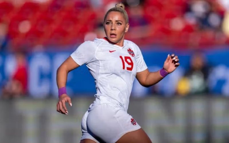 Adriana Leon còn nổi bật với tốc độ bứt phá ấn tượng