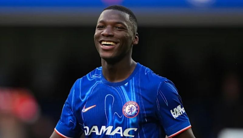 Anh nổi bật với khả năng kiểm soát tuyến giữa và sức mạnh tranh chấp