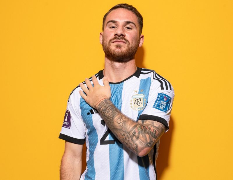 Anh nổi bật với nhãn quan chiến thuật, khả năng chuyền bóng chuẩn xác và lối chơi sáng tạo