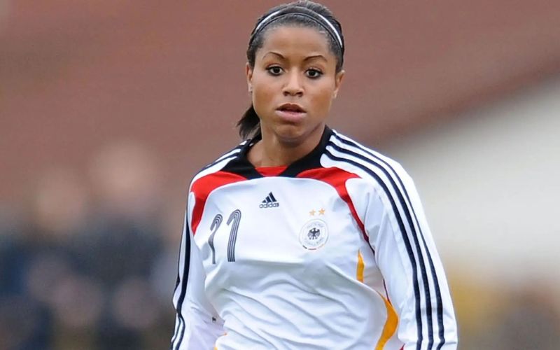 Banecki thi đấu chủ yếu ở vị trí tiền đạo cánh 