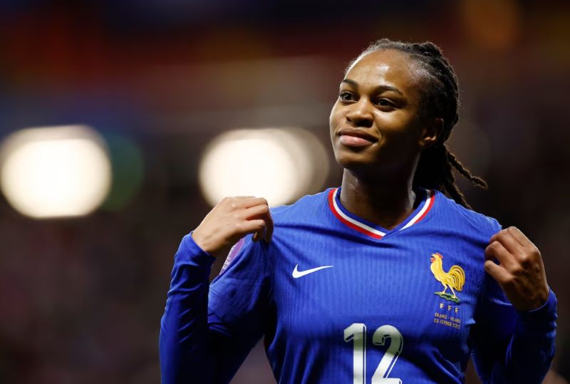 Cô đã cùng PSG giành nhiều danh hiệu quan trọng và trở thành biểu tượng bóng đá nữ Pháp