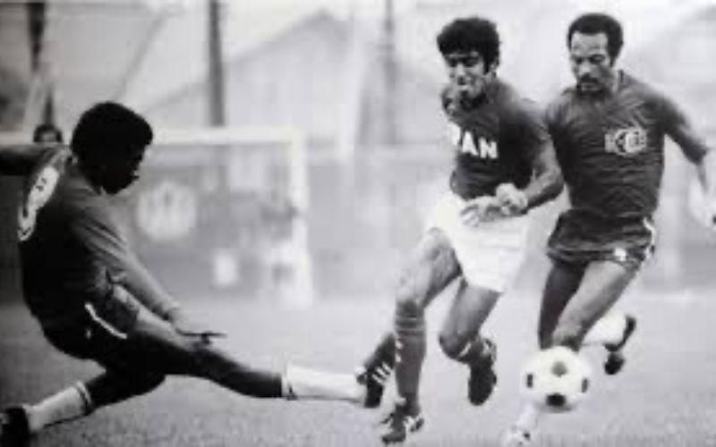 Hassan Rowshan đóng vai trò là cầu nối giữa hàng công và hệ thống phòng ngự 