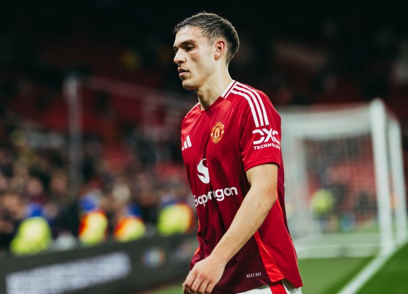 Trong màu áo ĐT Uruguay, anh thể hiện phong thái chững chạc và bản lĩnh