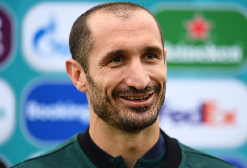 Giorgio Chiellini luôn là linh hồn nơi hàng thủ tuyển Ý, dẫn dắt đồng đội bằng bản lĩnh và kinh nghiệm